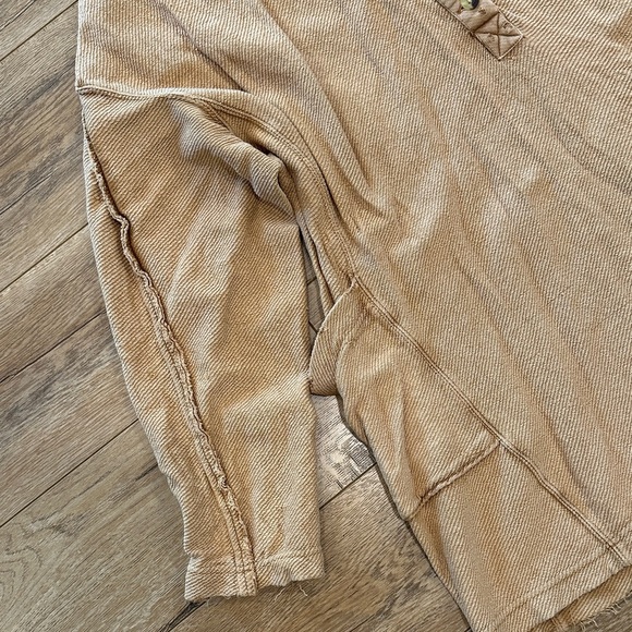 Free People Tan High-Collar Button-Up Top in Excellent Condition - Picture 3 of 5